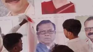 Read more about the article कांग्रेस के मंच पर भाजपा उम्मीदवार की तस्वीर, राहुल गांधी की रैली से पहले कार्यकर्ताओं ने कर दी गड़बड़