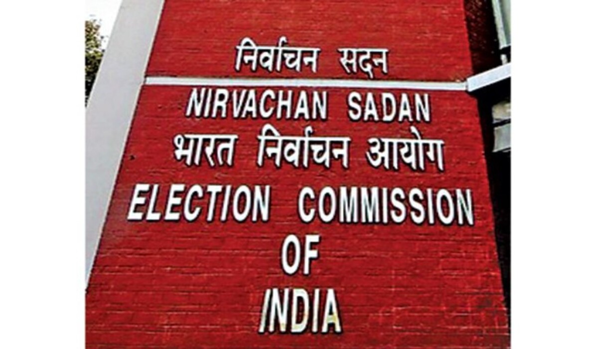 You are currently viewing Kaithal: रैली के लिए अनुमति के लिए पूछा गया तो जवाब में गाली दी गई, SDM कार्यालय के पांच कंप्यूटर ऑपरेटर सस्पेंड किए गए