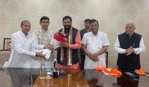 Praveen Chaudhary ने BJP में शामिल होते हुए, CM Nayab Saini ने भी साथ लिया, सैकड़ों दोस्तों के साथ सदस्यता स्वीकार की