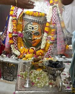 Read more about the article भगवान महाकालेश्वर का अर्धनारीश्वर स्वरूप में श्रृंगार