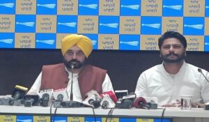 Punjab Politics: Dalvir Singh Goldy ने Congress का 'हाथ' छोड़ा और AAP में शामिल हुए, Bhagwant Mann के खिलाफ चुनाव लड़े