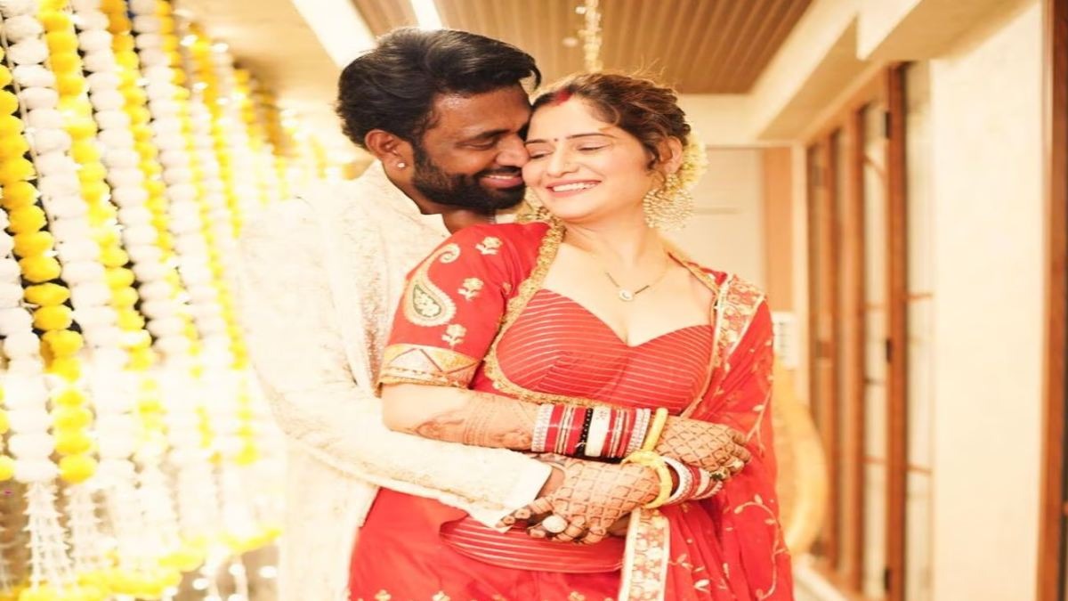 You are currently viewing कश्मीर की वादियों में हुई रोमांटिक आरती सिंह