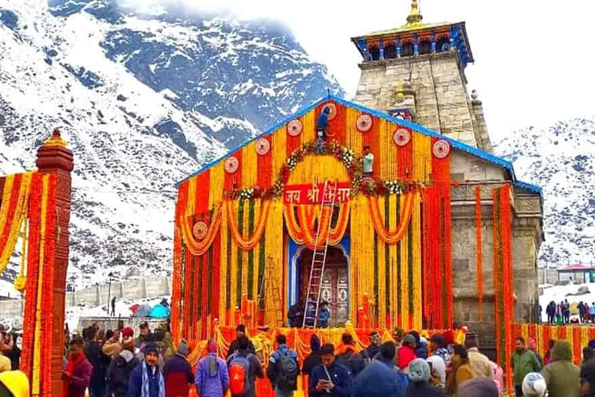 Read more about the article केदारनाथ मंदिर के 50 मीटर में रील्स बनाने पर रोक