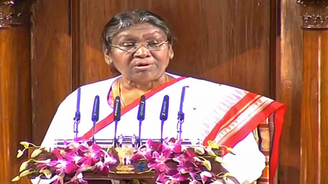 Read more about the article राष्ट्रपति के अभिभाषण में इमरजेंसी का जिक्र, विपक्ष ने किया हंगामा