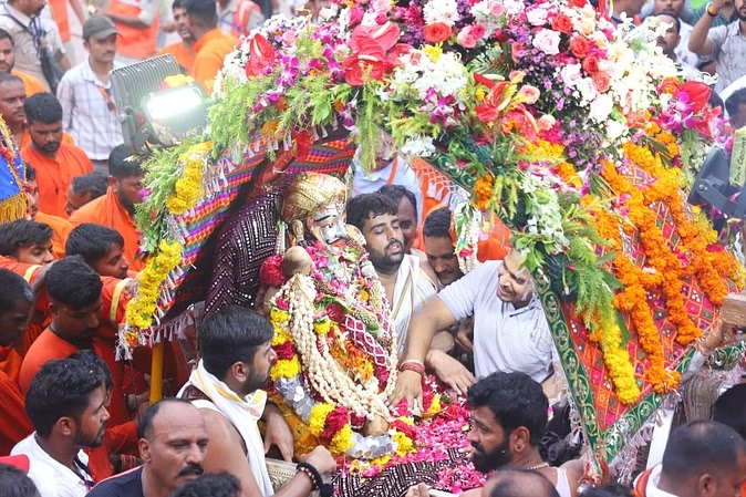 Read more about the article बाबा महाकाल ने मनमहेश रूप में भक्तों को दिए दर्शन