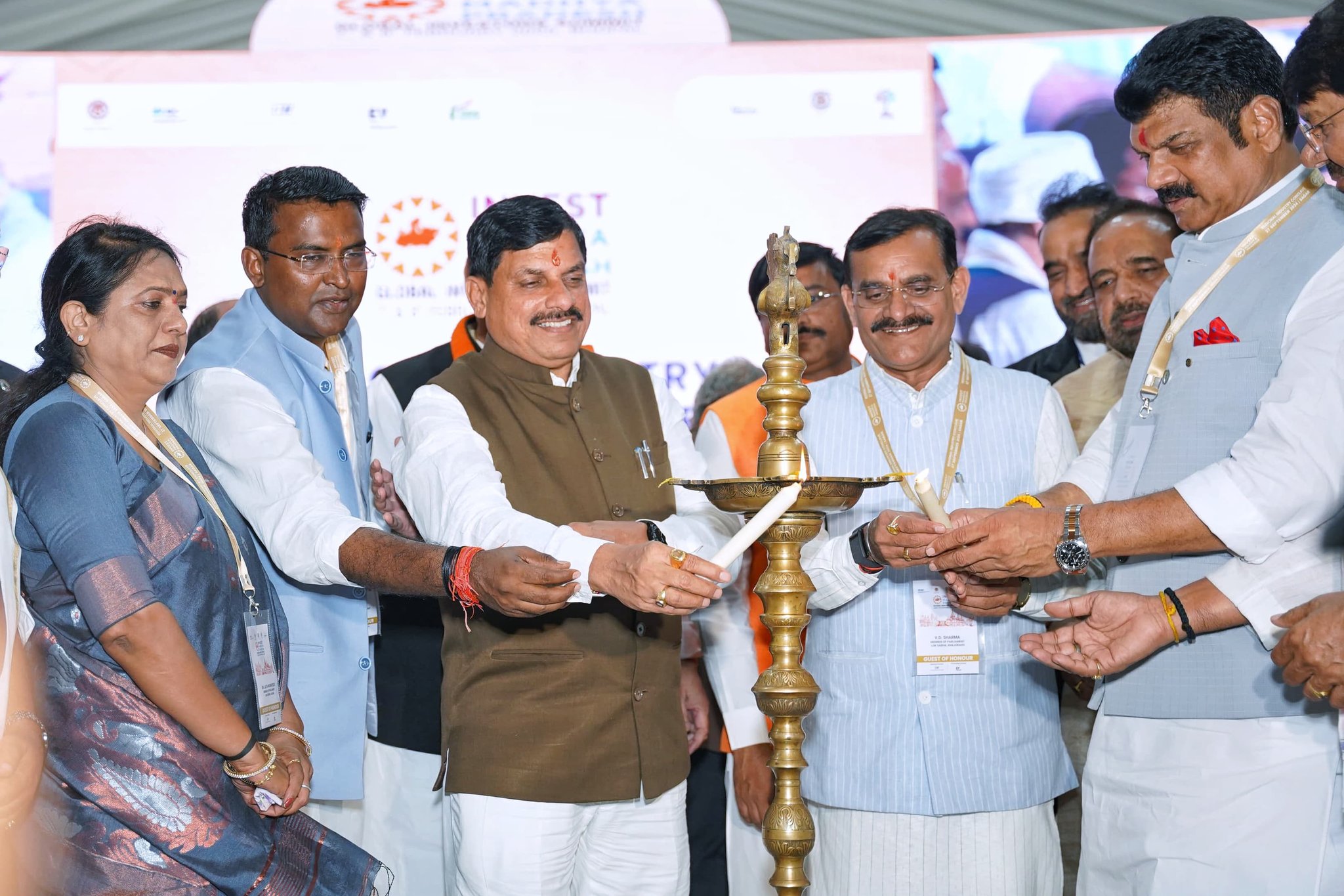 You are currently viewing MP की चौथी रीजनल इंडस्ट्रियल कॉन्क्लेव सागर में: CM डॉ. यादव ने किया शुभारंभ, विभिन्न परियोजनाओं का वर्चुअल लोकार्पण एवं शिलान्यास किया; कॉन्क्लेव में दिखाई गई MP टूरिज्म बेस्ड मूवी, दिसंबर में रीवा और शहडोल में होगी कॉन्क्लेव।