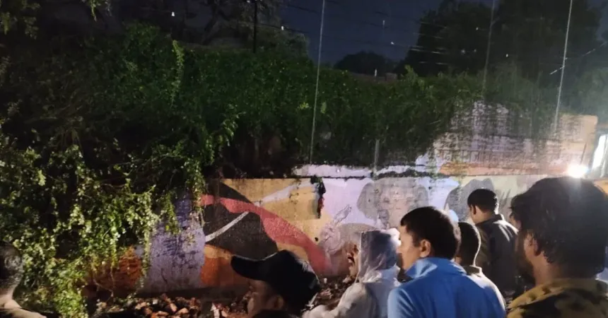 You are currently viewing उज्जैन महाकाल मंदिर की दीवार ढहने की घटना:CM डॉ. मोहन यादव ने घटना पर जताया दुख, मृतक के परिजनों ने किया चक्काजाम; SDM करेंगे दीवार हादसे की जांच