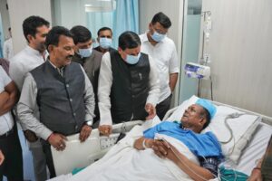 Read more about the article विधायक मधु वर्मा से मिलने जुपिटर हॉस्पिटल पहुंचे सीएम, जाना हाल-चाल; डॉक्टर से चर्चा कर उपचार की जानकारी ली, हार्ट अटैक की शिकायत के बाद मधु वर्मा को किया गया था भर्ती