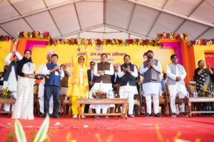 Read more about the article मऊगंज में सीएम ने किए ₹5,175 करोड़ के विकास कार्यों का लोकार्पण और भूमिपूजन, बच्चों को दिया सुपोषण का संदेश; सिंगल क्लिक से 60 लाख स्टूडेंट्स को ट्रांसफर की ₹332 करोड़ की राशि