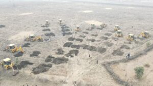 Read more about the article सिंधिया के आदेश पर गुना में भू-माफियाओं का सफाया!  60 बुलडोजर, 600 अफसरों की टीम, गुना में भू-माफियाओं पर बड़ी कार्रवाई; 900 बीघा जमीन पर कब्जा मुक्त!