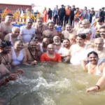 योगी आदित्यनाथ का महाकुंभ दौरा: कैबिनेट बैठक में लिए बड़े फैसले, 54 मंत्रियों के साथ लगाई संगम में डुबकी; सामने आया VIDEO