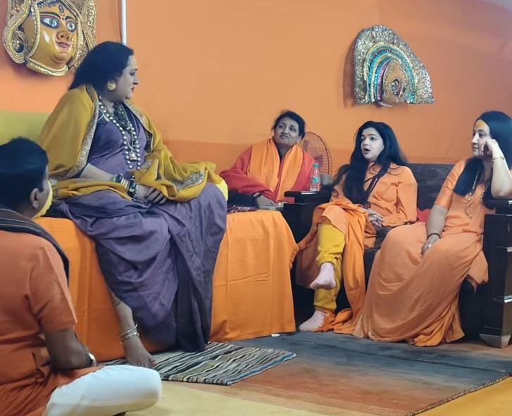 ड्रोन शो से लेकर सुरक्षा व्यवस्था तक: ममता कुलकर्णी और बॉलीवुड सितारों का महाकुंभ में आगमन, बाहरी गाड़ियों की एंट्री पर रोक; शाम को पहली बार होगा ड्रोन शो