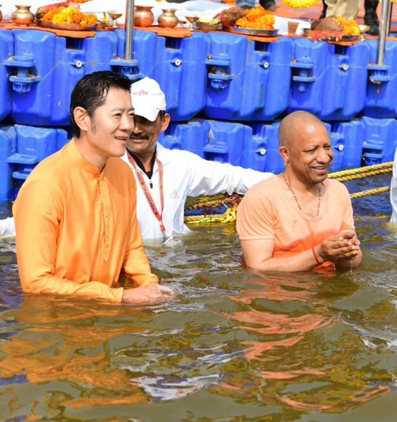 मुख्यमंत्री योगी संग भूटान नरेश ने संगम में लगाई आस्था की डुबकी, गंगा पूजन के बाद अक्षयवट धाम और लेटे हनुमान मंदिर के किए दर्शन; कल प्रधानमंत्री मोदी का होगा महाकुंभ में आगमन