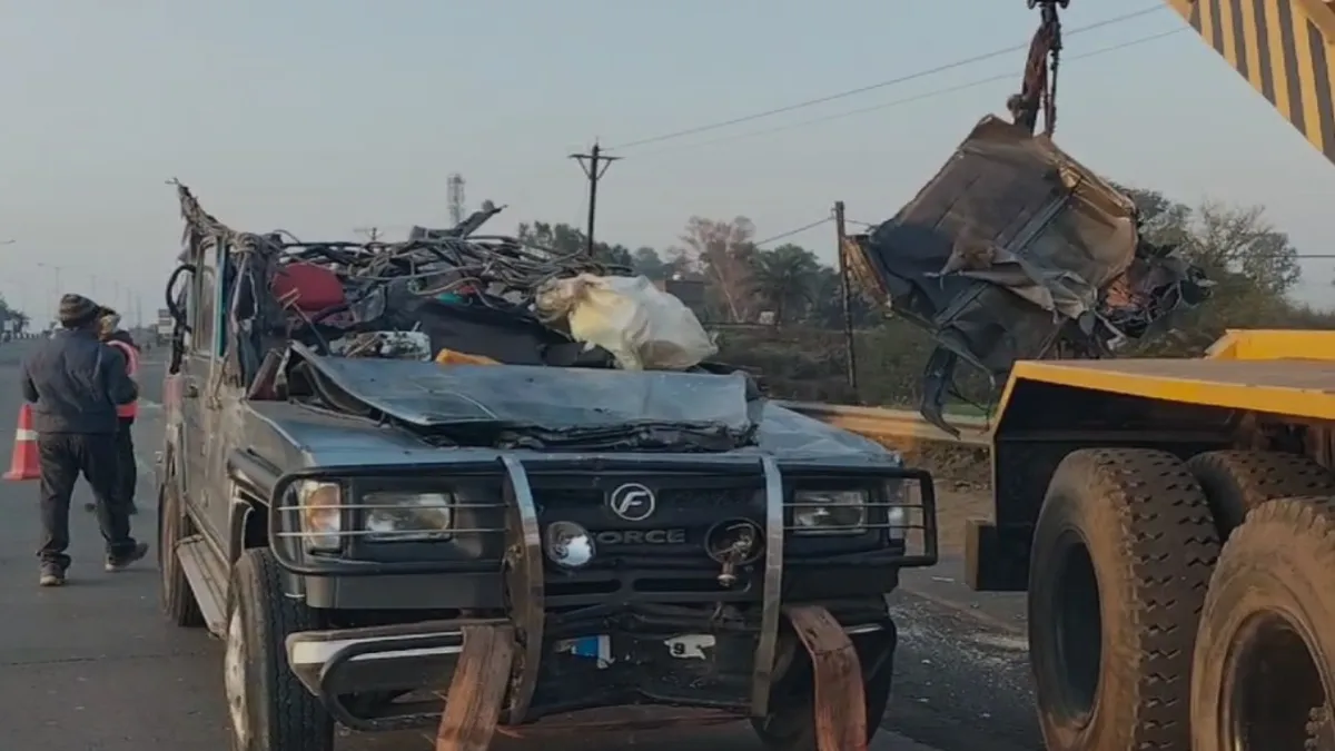 भीषण सड़क हादसा, जबलपुर में श्रद्धालुओं की कार और बस की टक्कर: 6 की दर्दनाक मौत, दो की हालत गंभीर; महाकुंभ से कर्नाटक लौट रहे थे श्रद्धालु