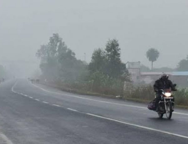 Read more about the article मध्यप्रदेश में फिर लौटी ठंड: पचमढ़ी में पारा 6.1 डिग्री, भोपाल-इंदौर में भी सर्द हवाओं का असर; 24-25 फरवरी को और गिरेगा तापमान!