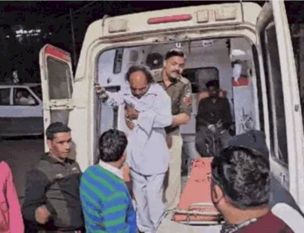 रीवा में भीषण सड़क हादसा: कुंभ से लौट रही कार खड़े ट्रेलर से टकराई, तीन की मौत, सात घायल; ड्राइवर की आंख लगने से हुआ हादसा!