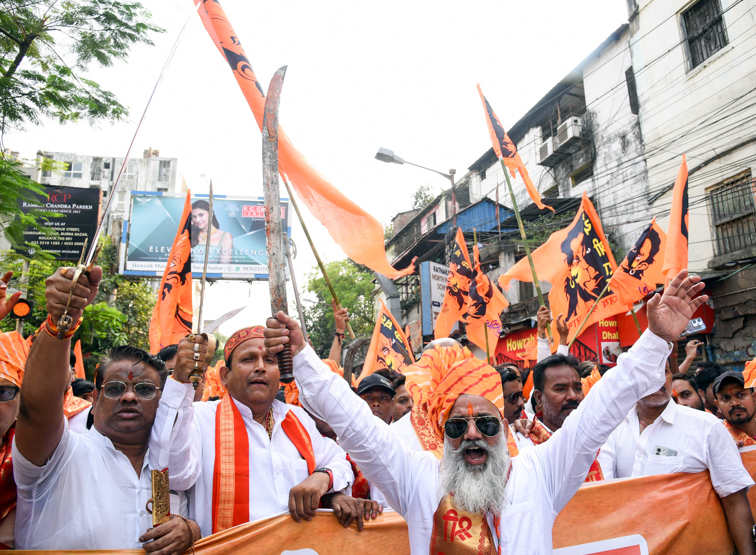 Read more about the article रामनवमी पर कोलकाता में टकराव! भगवा दिखा तो हमला हुआ’ – सुकांत मजूमदार का आरोप, कोलकाता पुलिस ने किया इनकार;  कहा- परमिशन नहीं ली गई थी