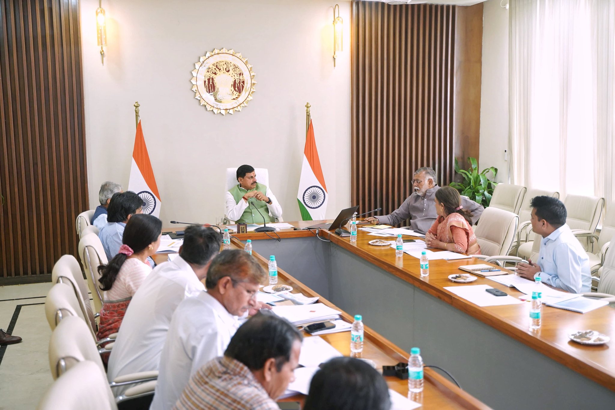 Read more about the article मध्यप्रदेश में हर गांव तक सड़क पहुंचाने की बड़ी योजना, तीन साल में पूरा होगा लक्ष्य: CM डॉ. मोहन यादव ने समत्व भवन में ली समीक्षा बैठक, अधिकारियों को दिए निर्देश; AI और जियो टैगिंग से होगी सड़कों की मॉनिटरिंग