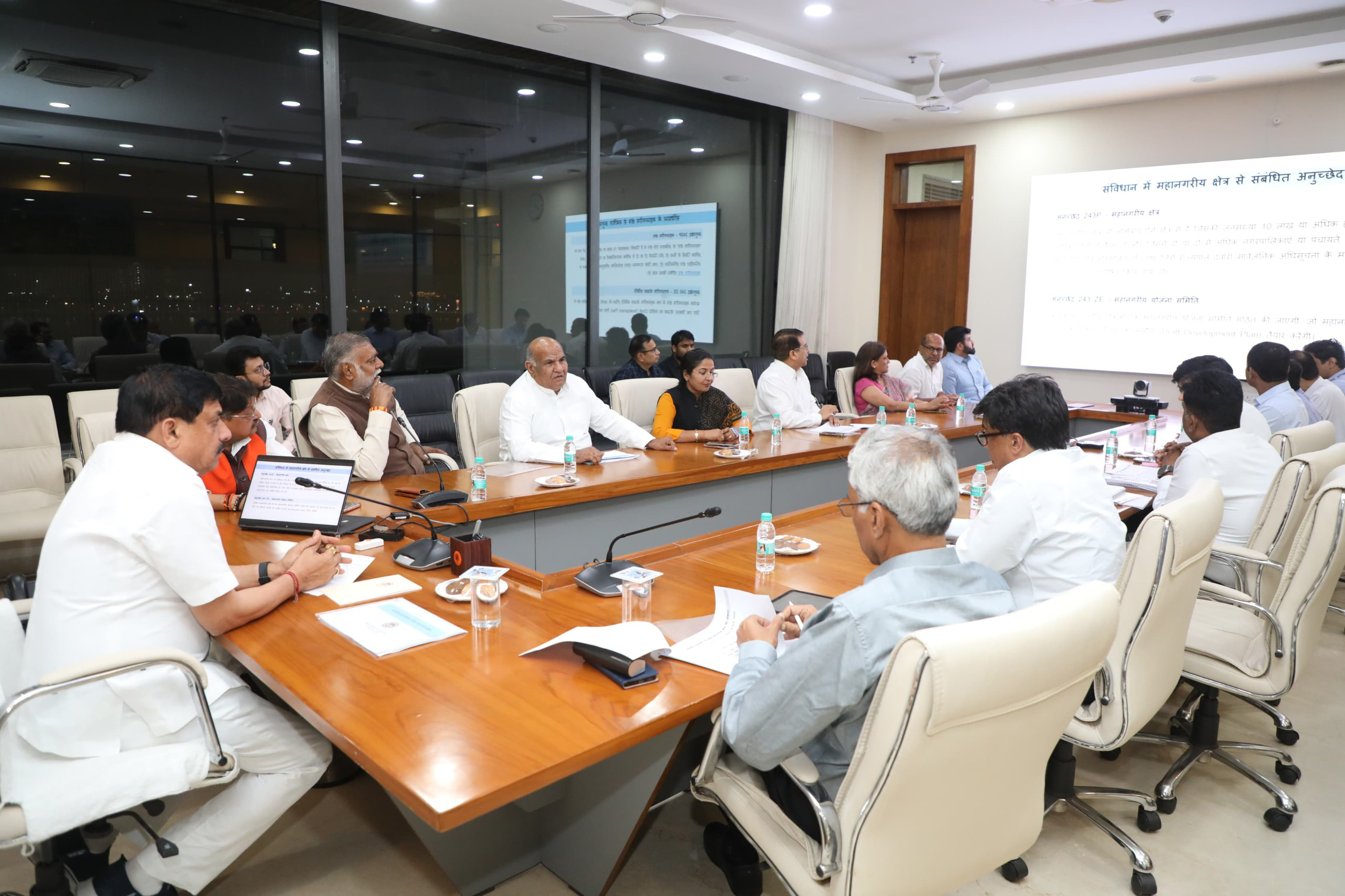 You are currently viewing भोपाल-इंदौर मेट्रोपॉलिटन योजना को लेकर सीएम गंभीर, बोले- समयसीमा में पूरी हो हर कानूनी प्रक्रिया; CM ने बताया – भोपाल-इंदौर मेट्रोपॉलिटन क्षेत्रों को जोड़ेंगे देवास और सीहोर!