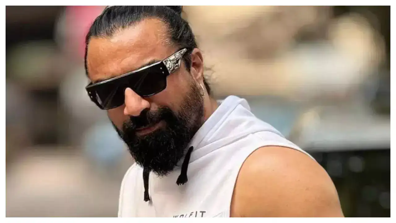 Read more about the article बॉलीवुड एक्टर एजाज खान पर रेप का आरोप – कोर्ट ने अग्रिम जमानत याचिका की खारिज, जांच में बड़े खुलासे की आशंका!