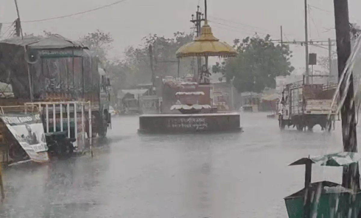 Read more about the article हर दिन बारिश, हर रात तूफान – नौतपा बना ‘बरसातपा’: 36 जिलों में बारिश-आंधी का अलर्ट, 60 किमी प्रतिघंटा की रफ्तार से चल सकती हैं तूफानी हवाएं!