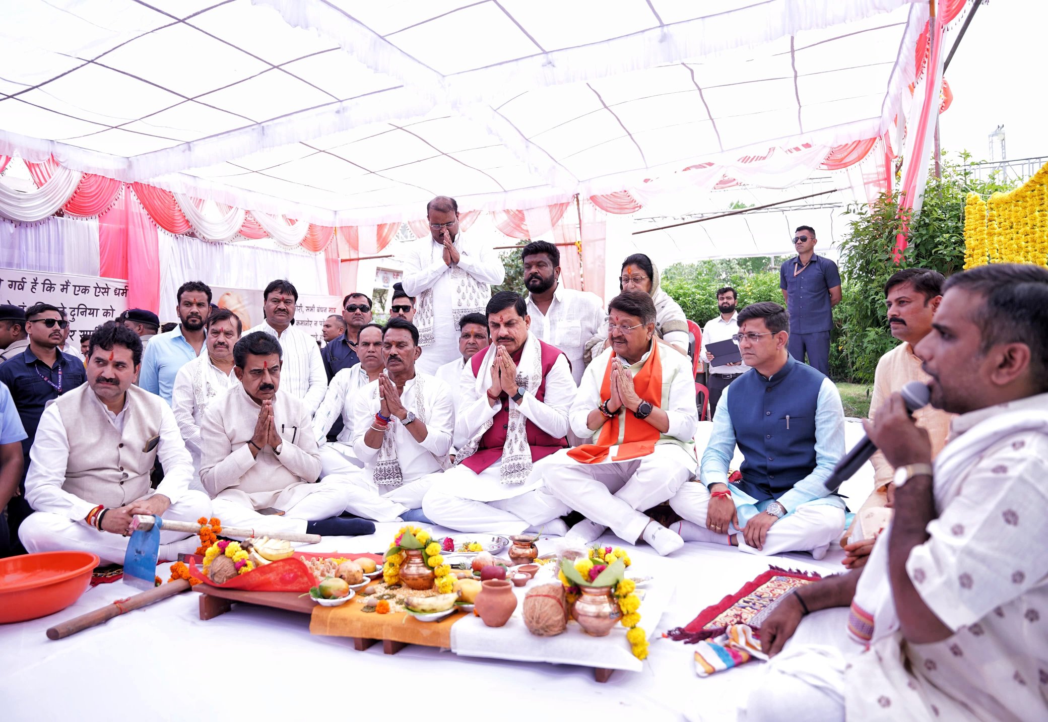 Read more about the article इंदौर में सीएम डॉ. मोहन यादव का बहुचर्चित दौरा: इंदौर को मिला हाईकोर्ट गेस्ट हाउस, 300 साल पुरानी बावड़ी का भी हुआ लोकार्पण; CM बोले –  “इंदौर जो करता है, सबसे अलग करता है”