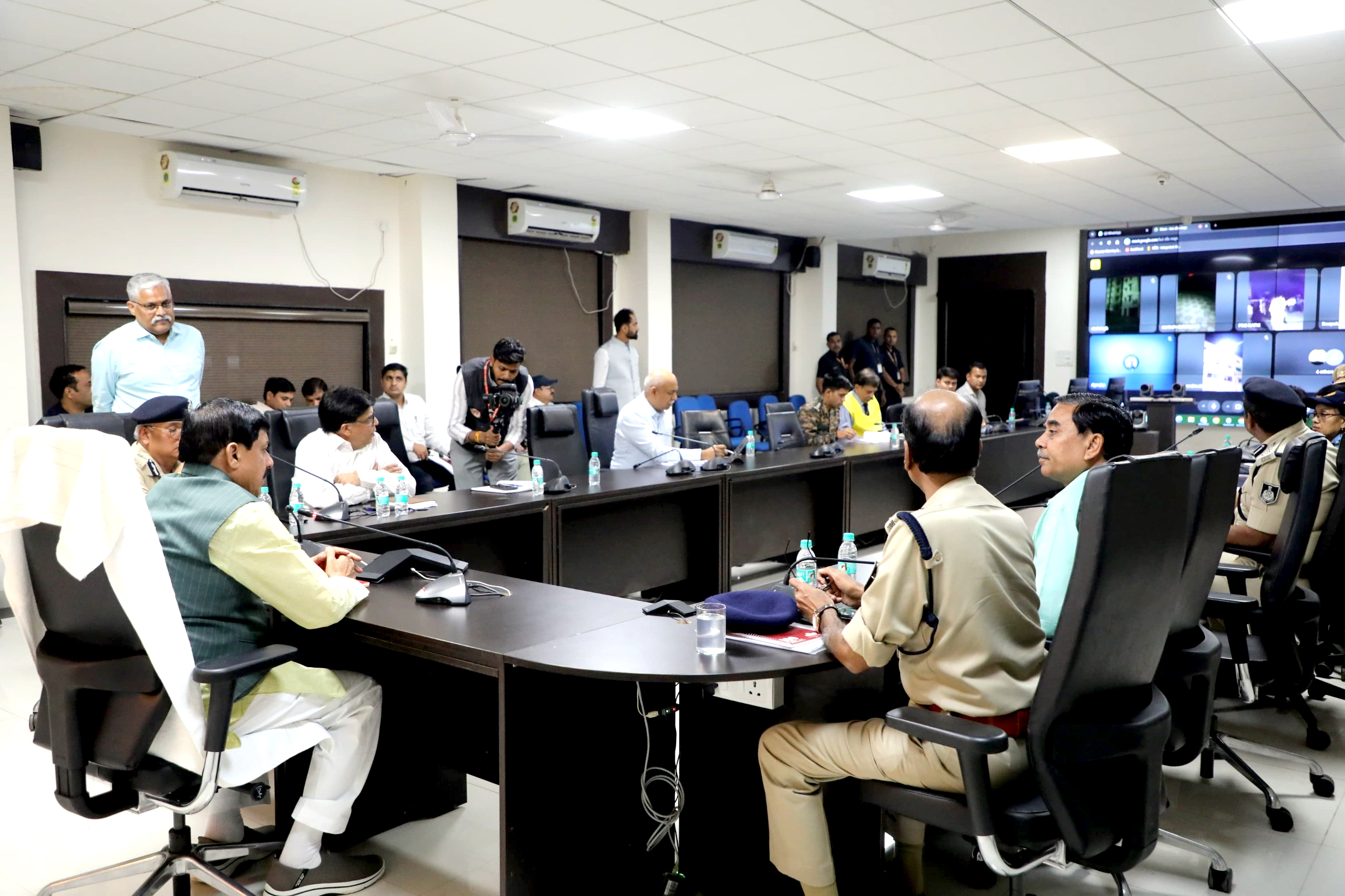 Read more about the article आपातकालीन तैयारी का महा अभ्यास: भोपाल समेत 5 शहरों में मॉक ड्रिल और ब्लैक आउट सफल, सीएम मोहन यादव ने खुद संभाली कमान; बोले- जनता को भी रहना होगा सतर्क