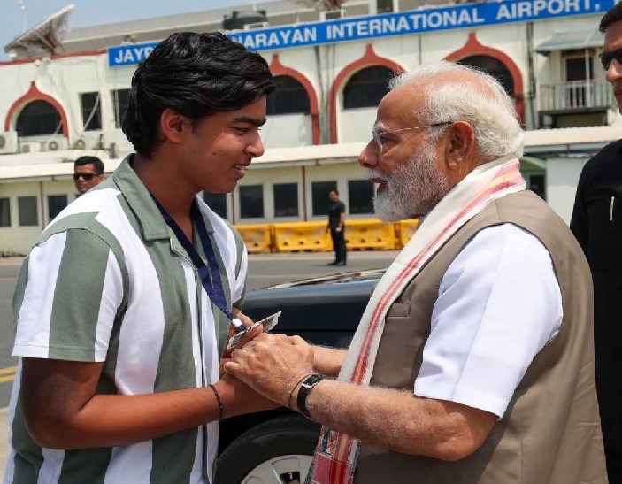 Read more about the article क्रिकेट के भविष्य को मिला आशीर्वाद:  प्रधानमंत्री मोदी से मिले 14 साल की उम्र में IPL में धमाल मचाने वाले वैभव सूर्यवंशी, PM के पैर छूकर लिया आशीर्वाद!