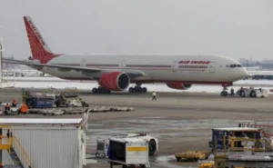 Read more about the article भारत की एयरस्ट्राइक के बाद हवाई सेवाओं पर बड़ा असर: 7 राज्यों के 27 एयरपोर्ट 9 मई तक बंद, 430 फ्लाइट्स कैंसिल; यात्रियों में हड़कंप!