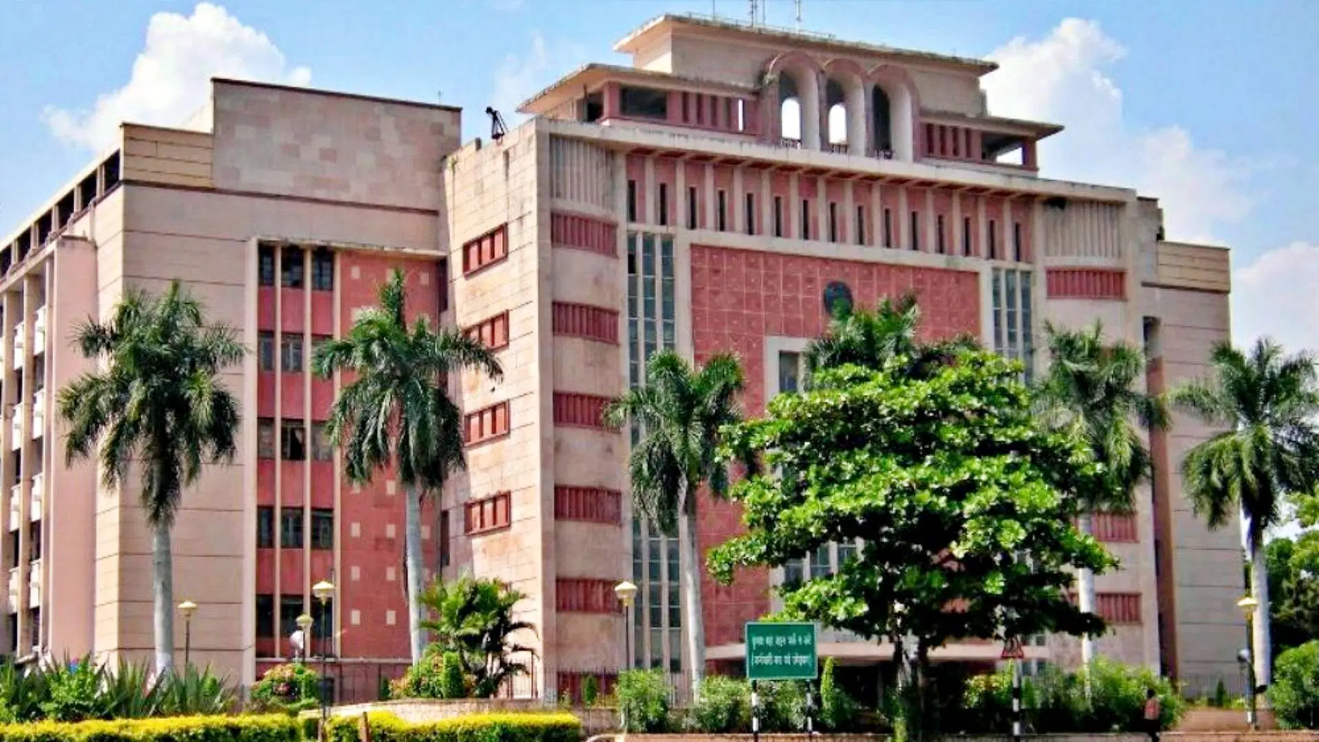 Read more about the article मध्यप्रदेश में पटवारियों के तबादले की नई नीति लागू, गृह तहसील में नहीं होगी पदस्थापना; डीजीपी ने रीवा IG का आदेश भी किया निरस्त!