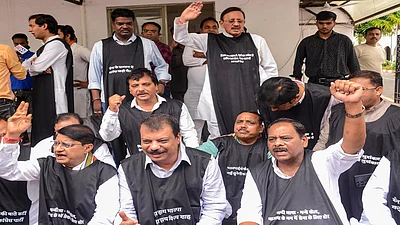 Read more about the article कर्नल सोफिया कुरैशी को ‘आतंकी की बहन’ बताने वाले मंत्री कोर्ट के घेरे में, सुप्रीम कोर्ट में सुनवाई आज: कांग्रेस विधायकों ने राजभवन के बाहर दिया धरना, मंत्री शाह की बर्खास्तगी की कर रहे मांग