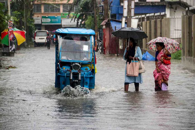 Read more about the article देर से आया, लेकिन ज़बरदस्त आया: मध्यप्रदेश में मानसून का धमाकेदार आगाज़, 60 जिलों में बारिश और तूफान का अलर्ट!