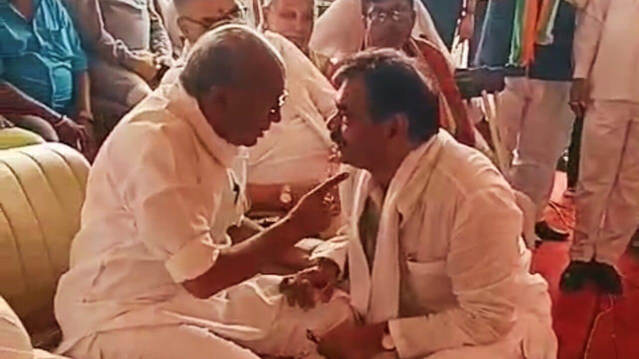 You are currently viewing जबलपुर में ‘जयहिंद सभा’ में मंच पर नहीं बैठे थे दिग्विजय सिंह, अब FB पोस्ट के जरिए बताई वजह: बोले – मंच पर नहीं, संगठन के बीच रहूंगा!