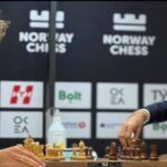 19 साल के वर्ल्ड चैंपियन डी. गुकेश ने रच दिया इतिहास, क्लासिकल चेस में पहली बार मैग्नस कार्लसन को हराया; टूर्नामेंट में टॉप-3 में पहुंचें!