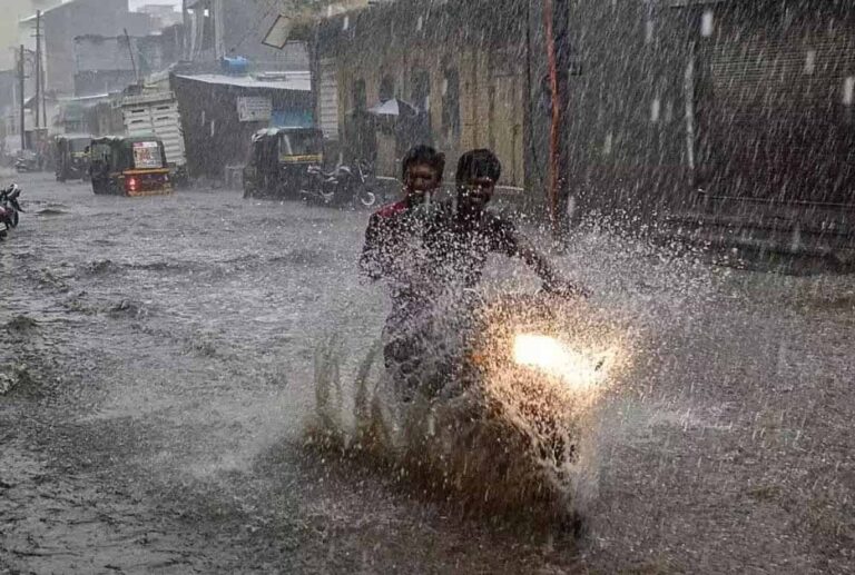 Read more about the article गर्मी गई, बारिश आई! इंदौर-उज्जैन में टूटा 100 साल पुराना रिकॉर्ड: तारीख से पहले मौसम ने मचाया कहर, 50 से ज़िले अलर्ट पर!