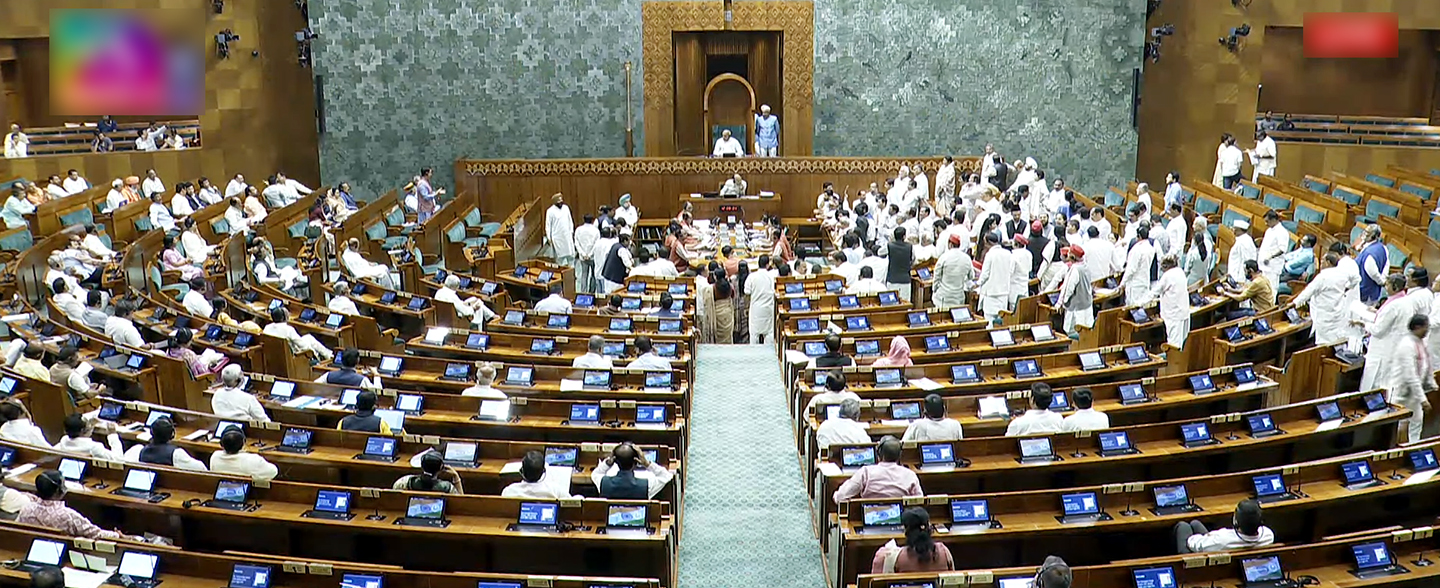 Read more about the article संसद में ऑपरेशन सिंदूर पर मचेगा घमासान: लोकसभा में 28 और राज्यसभा में 29 जुलाई को होगी 16-16 घंटे की बहस तय, फिलहाल हंगामे के चलते संसद की कार्यवाही गुरुवार सुबह 11 बजे तक स्थगित!