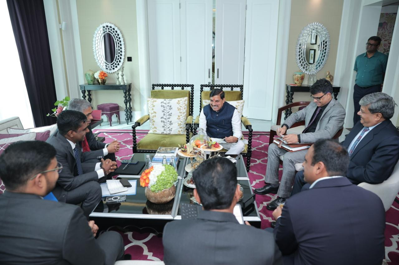 Read more about the article दुबई में सीएम डॉ. मोहन यादव का दूसरा दिन: कॉउन्सल जनरल से की चर्चा, एमपी डे से लेकर ईवी और पर्यटन तक कई सेक्टर्स पर हुई चर्चा; स्थायी संपर्क तंत्र पर बनी सहमति!