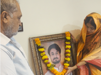 Read more about the article “मेरा बेटा क्यों मारा?” राजा की मां-बाप की चीख सुन कांप उठेगा दिल, पिता बोले- बस एक बार मिलना चाहता हूं सोनम से!