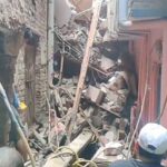 दिल्ली में फिर गिरी चार मंजिला इमारत: वेलकम इलाके में मची तबाही, 2 की मौत; 1 साल का बच्चा समेत 8 घायल, लोगों ने बचाई जान!