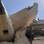 अहमदाबाद विमान हादसे में चौंकाने वाला खुलासा: पायलट ने पूछा- ‘स्विच क्यों बंद किया?’ साथी बोला- ‘मैंने नहीं’; फ्यूल स्विच बंद होते ही बंद हुए दोनों इंजन, हवा में महज 30 सेकंड रहा Dreamliner!