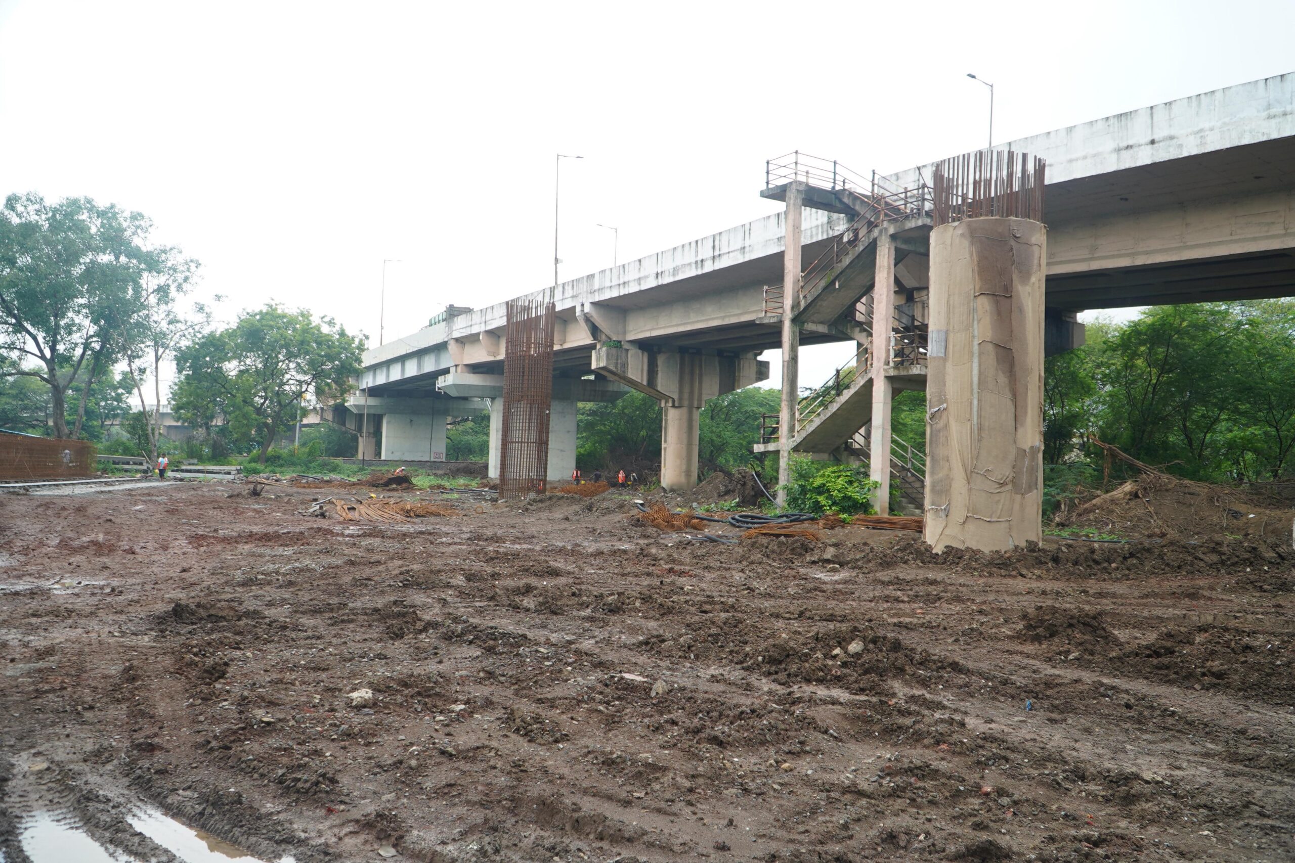 Read more about the article कलेक्टर श्री सिंह ने लोकनिर्माण विभाग और लोक निर्माण विभाग की सिंहस्थ डिवीजन के कार्यों का निरीक्षण किया