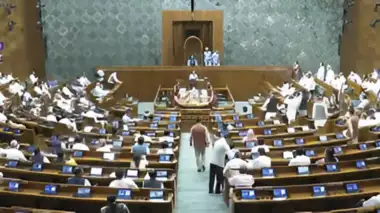 Read more about the article बिहार SIR विवाद पर संसद में फिर हंगामा, लोकसभा-राज्यसभा बार-बार हुई स्थगित; राहुल गांधी का आरोप— वोटर लिस्ट में अनलिमिटेड गड़बड़ियां, पिक्चर अभी बाकी है!