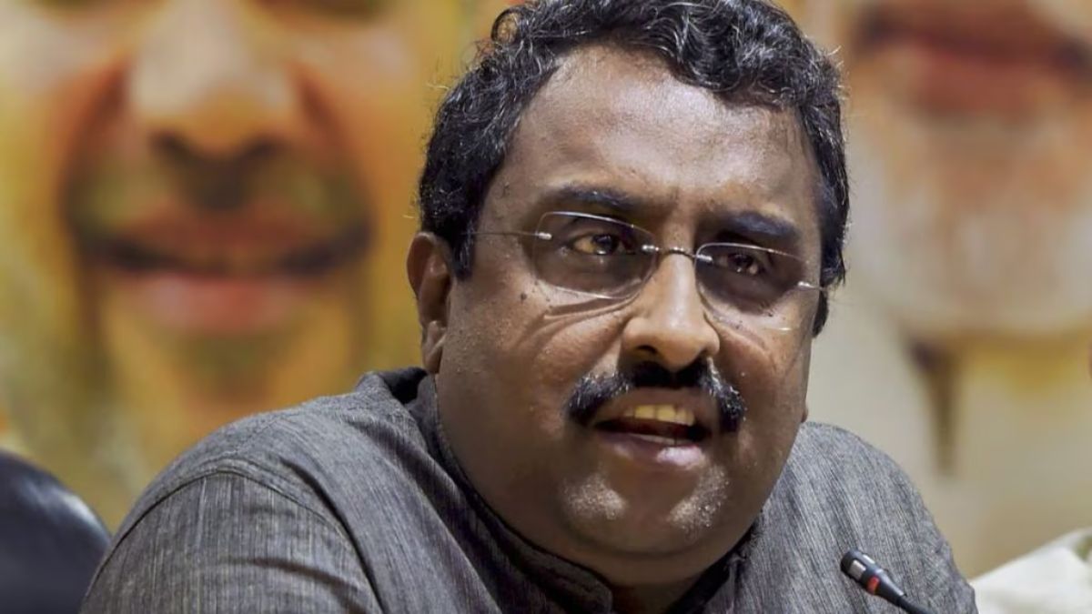 Read more about the article आरएसएस पर पीएम मोदी की तारीफ से गरमाई सियासत, राम माधव ने मतभेद की अटकलों को किया खारिज; कांग्रेस बोली-  मोदी को भागवत की कृपा चाहिए!