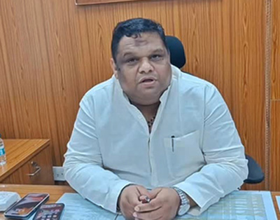 Read more about the article जैनेंद्र पाठक मिठाई का डिब्बा छोड़ भागे, प्रियंक कानूनगो बोले – “हिमाकत ये नहीं कि मेरे घर मदद मांगी, हिमाकत ये है कि बेटियां सुरक्षित नहीं”; जल्द NHRC पेश करेगी रिपोर्ट!