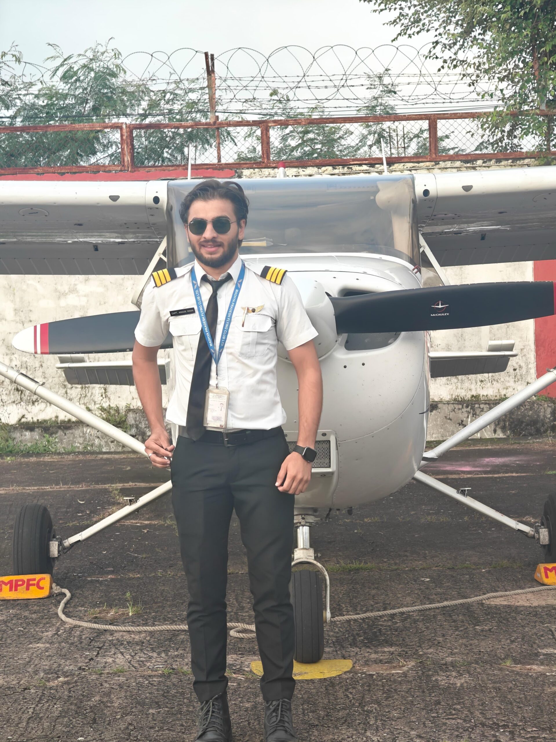 You are currently viewing 25 की उम्र में बने पायलट, मध्यप्रदेश फ्लाइंग क्लब से पूरी की ट्रेनिंग