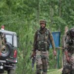 जम्मू के कुलगाम में सेना की आतंकियों से मुठभेड़