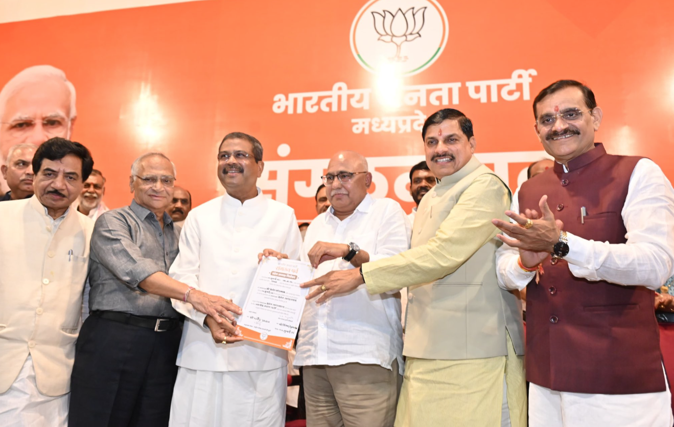 You are currently viewing एमपी बीजेपी में बड़े बदलाव की तैयारी: हेमंत खंडेलवाल की नई टीम में दलित-आदिवासी नेताओं को मिलेगा बड़ा प्रतिनिधित्व, दिल्ली से आज या कल आ सकती है हरी झंडी