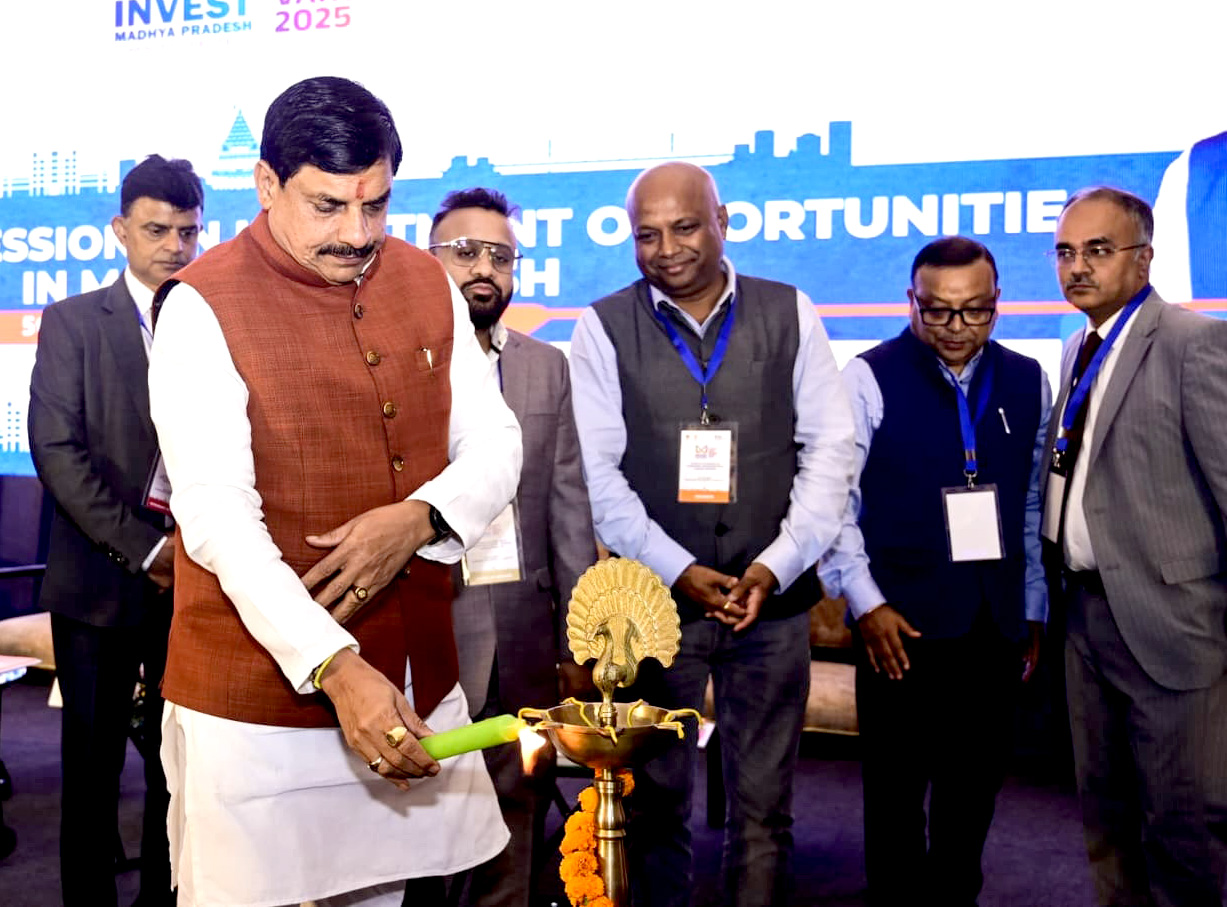 Read more about the article “मध्यप्रदेश सिर्फ देश का दिल नहीं, संभावनाओं का केंद्र है”— CM मोहन यादव ने गुवाहाटी में निवेशकों से किया बड़ा आह्वान, कहा – आएं, देखें और निवेश करें देश के दिल में!