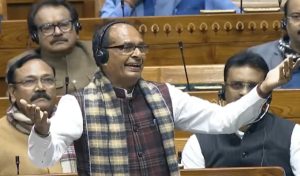 Read more about the article लोकसभा में भारी हंगामे के बीच VB-G RAM G बिल पास, विपक्ष ने विधेयक की कॉपी फाड़कर फेंकी