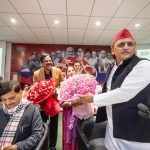 UP में ‘बाटी-चोखा’ पार्टी पर घमासान, अखिलेश ने एक तीर से साधे 2 निशाने, किसके लिए था इशारा?